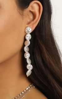 Radio Silence Earrings In Pearl