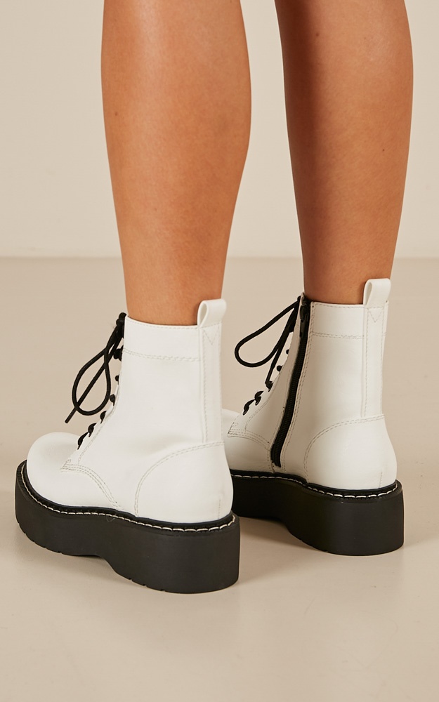 lipstik platform boots