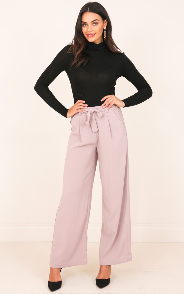 tops to wear with taupe pants