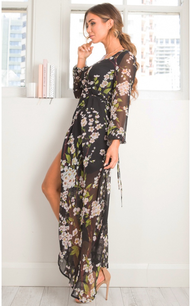 autumn falls maxi dress in black floral