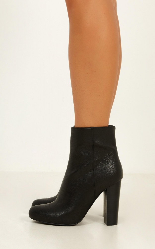 chunky boots lia