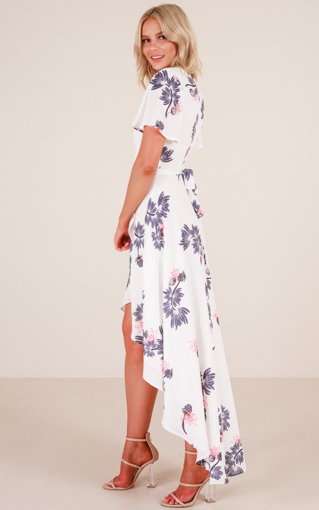 Roseville Maxi Dress In Blush Floral Showpo