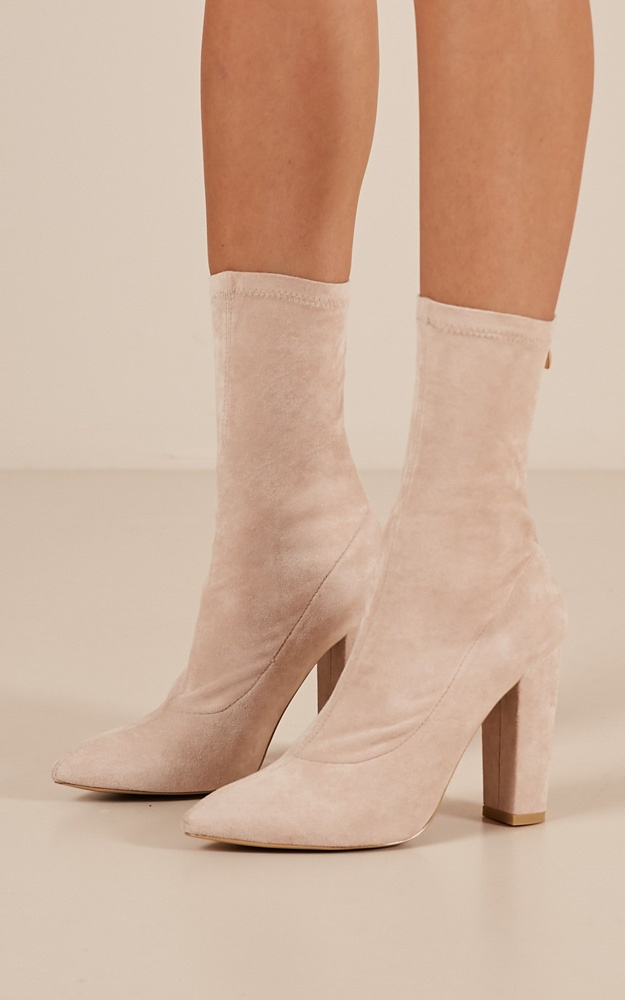 blush boots